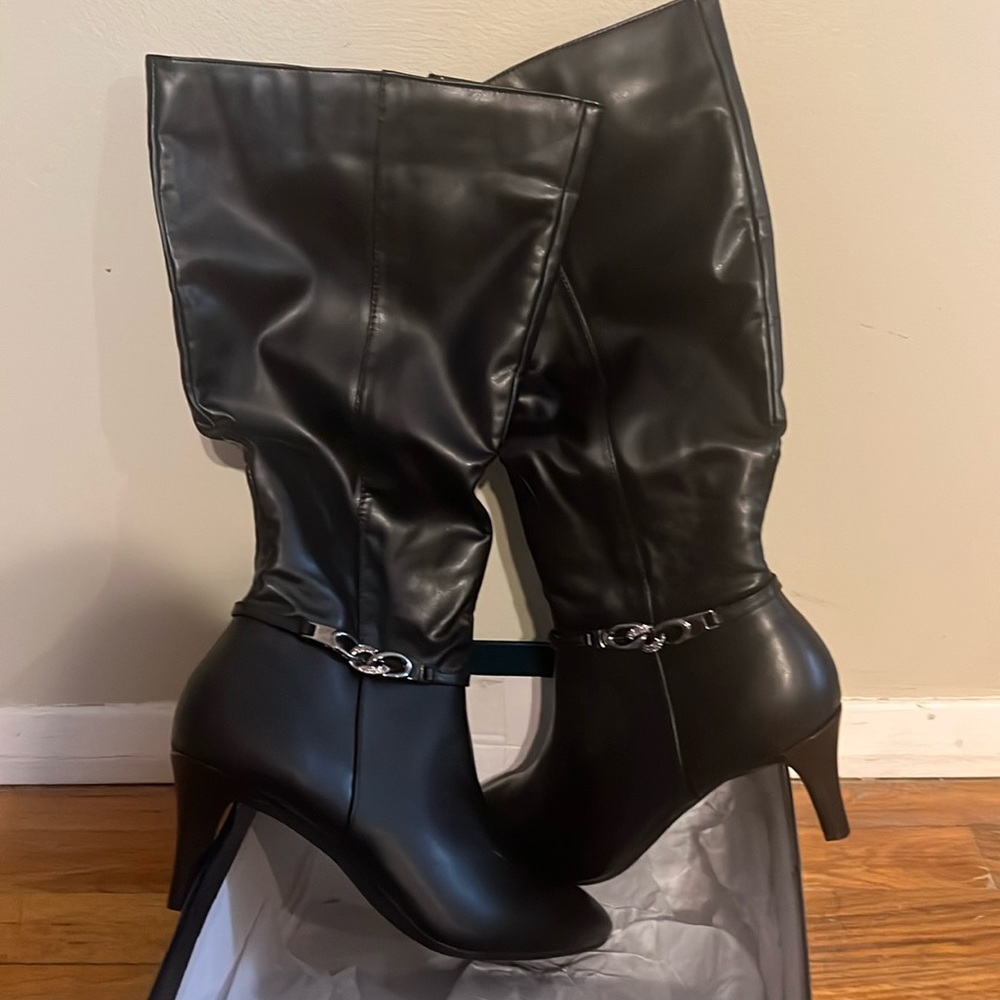 Karen Scott Hanna tall boots with approx 2@ heel & chain embell